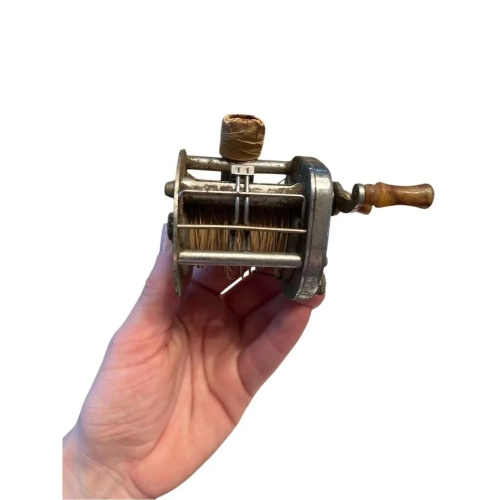 South Bend No. 350-B Baitcasting Reel Unisex OS Silver Vintage Antique Decor